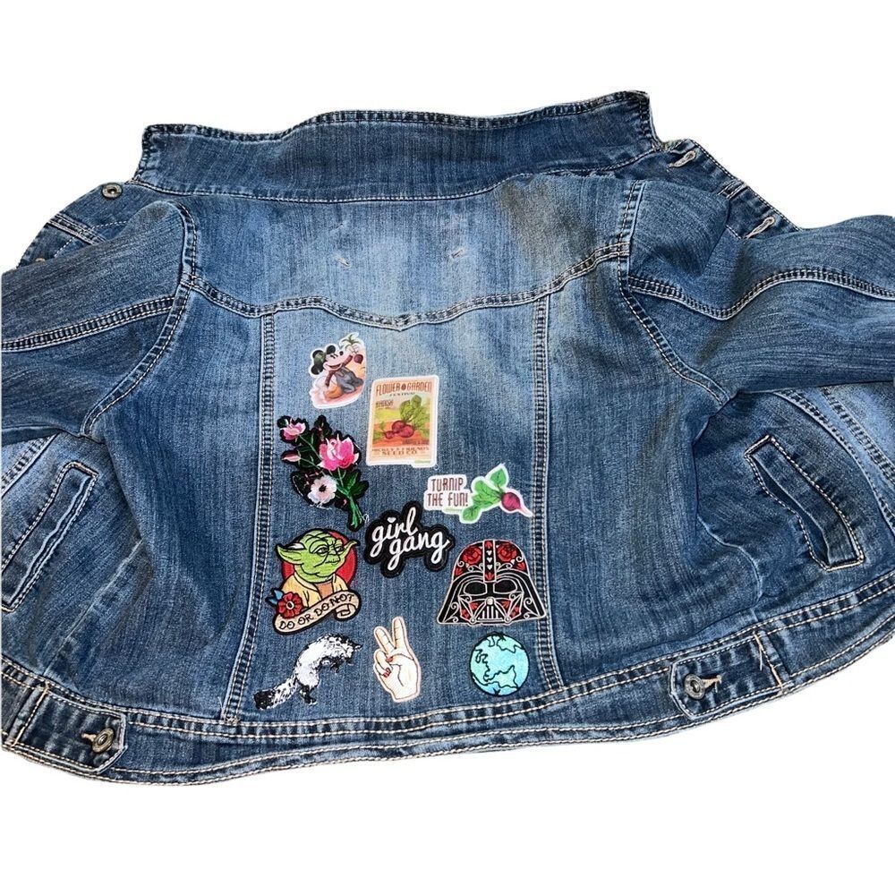 Maurice's‎ Medium Wash Jean Jacket adorned with assorted patches size MEDIUM